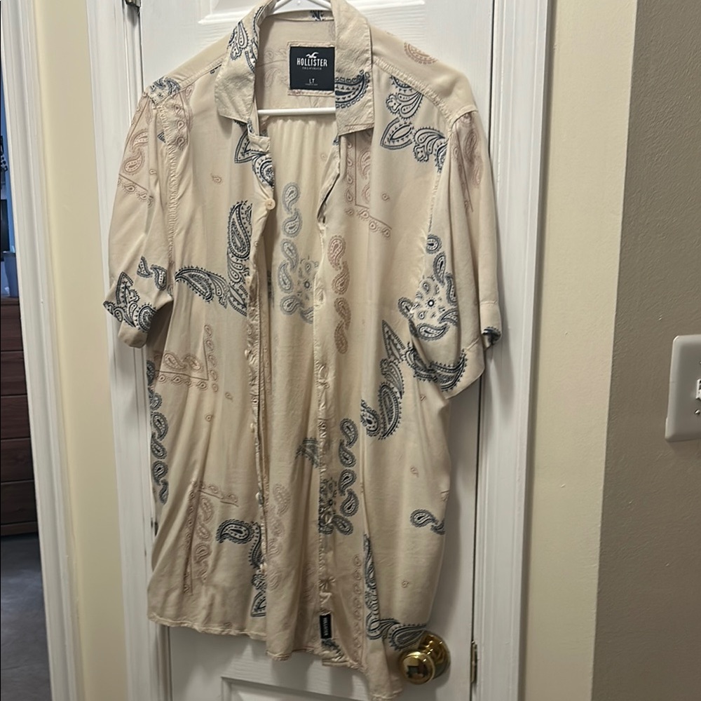 Hollister Cream and Blue Casual Button Down Shirt